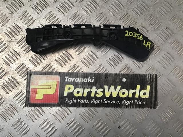 Lr Bumper Retainer