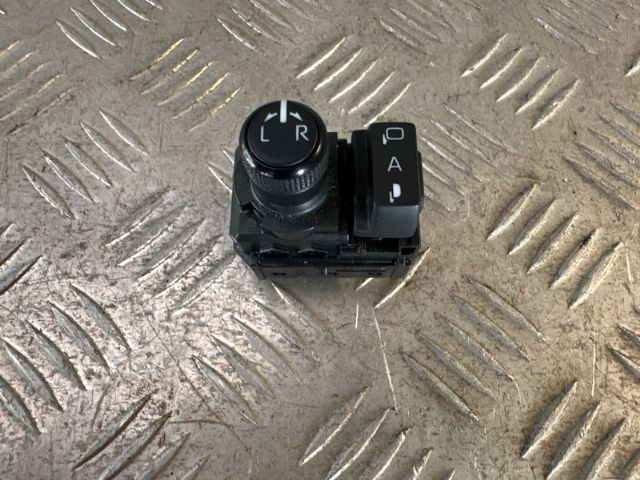 Mirror Retract Switch