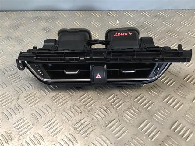 Dash Air Vent Centre
