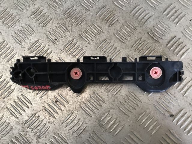 Lr Bumper Retainer
