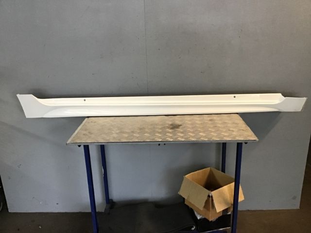 R Side Skirt