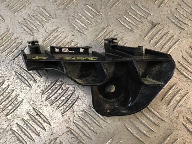 Lr Bumper Retainer