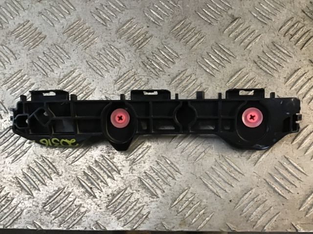 Lr Bumper Retainer