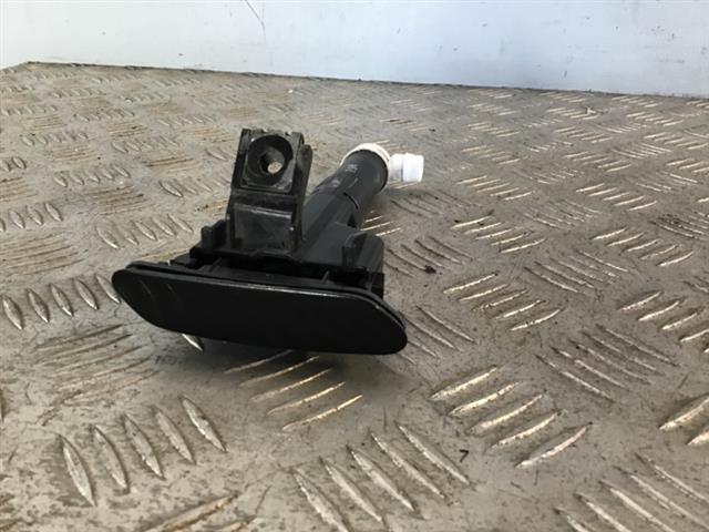 R Headlight Washer Jet