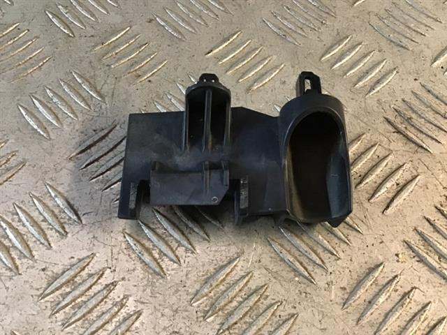 R Tail Light Retainer