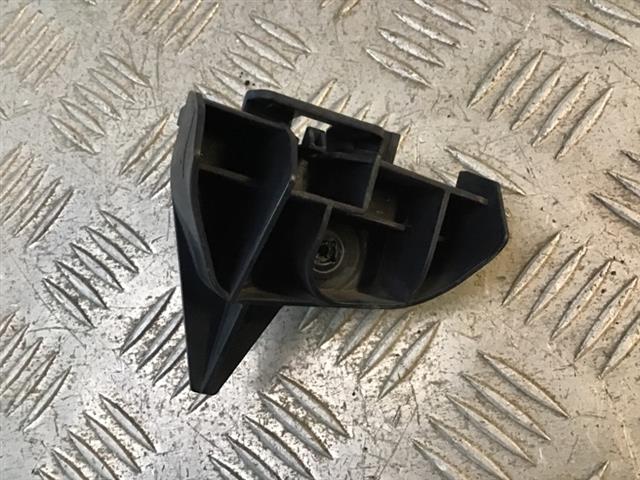 L Tail Light Retainer