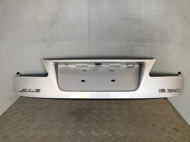 Boot Lid Centre Garnish