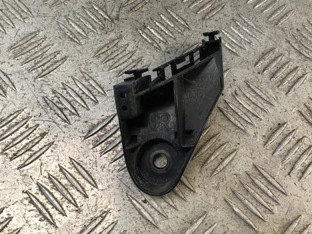 R Tail Light Retainer