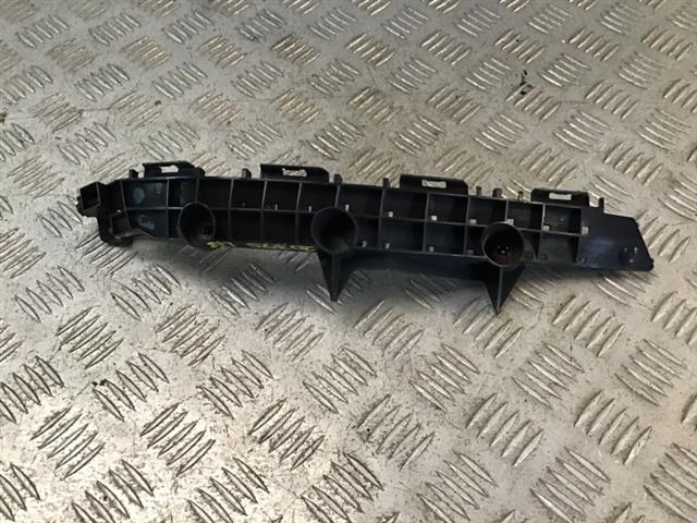 Lr Bumper Retainer