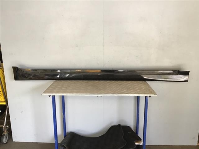 R Side Skirt