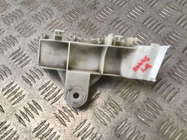 L Tail Light Retainer