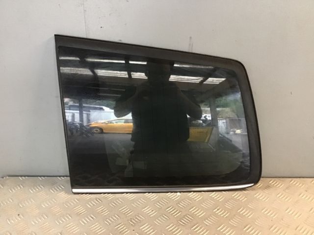 Lr Cargo Glass