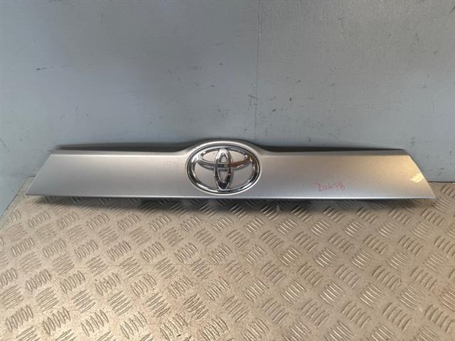 Tailgate Garnish 1 Piece