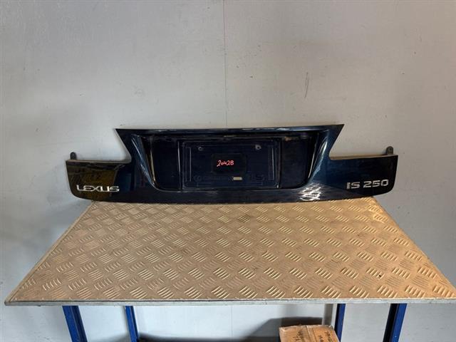 Boot Lid Centre Garnish