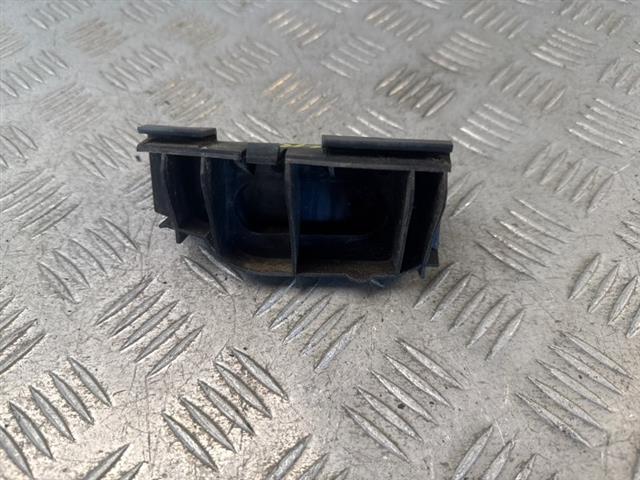 L Tail Light Retainer