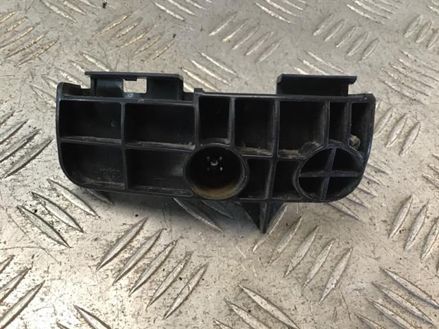 L Tail Light Retainer