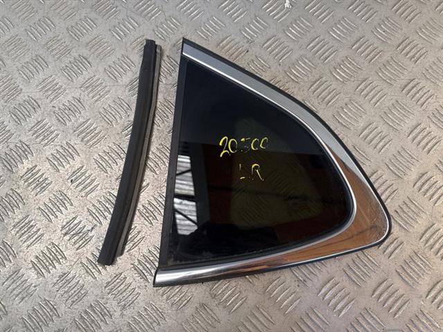 Lr Cargo Glass