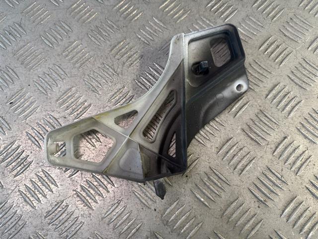 Lr Bumper Retainer