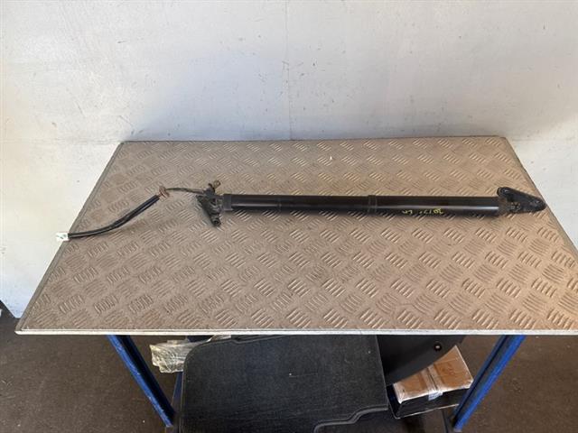 L Tailgate Strut (self Opening)