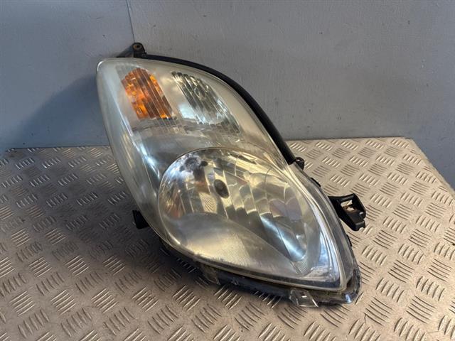 R Headlight