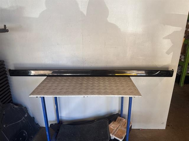R Side Skirt