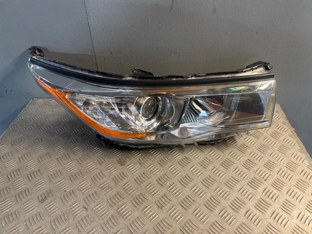 R Headlight