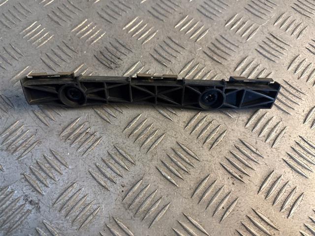 Lr Bumper Retainer