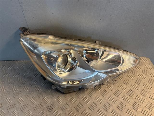 R Headlight