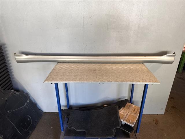L Side Skirt