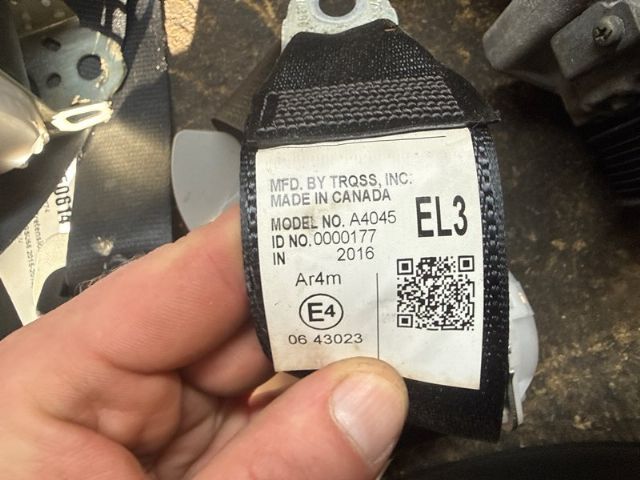 Lr Rear Seat Belt