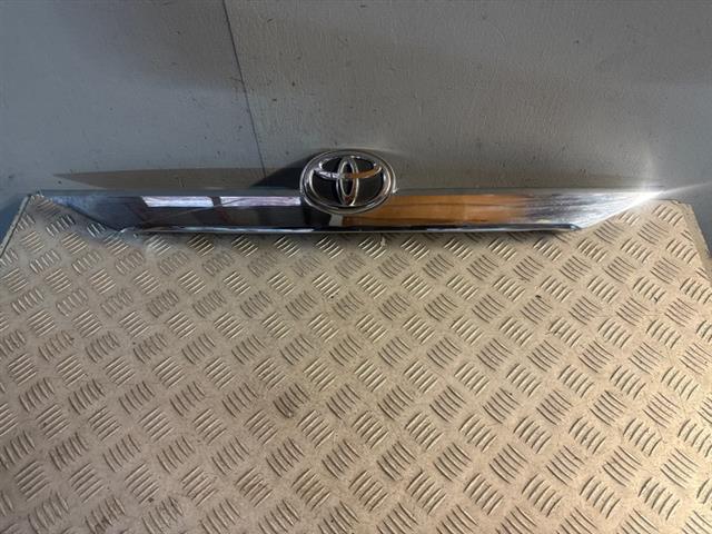 Boot Lid Centre Garnish