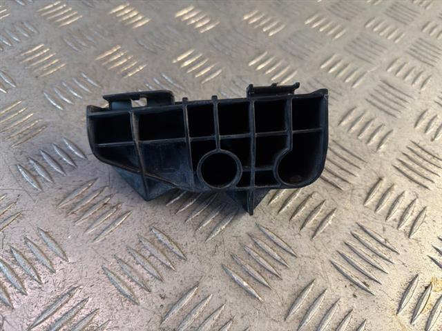 L Tail Light Retainer