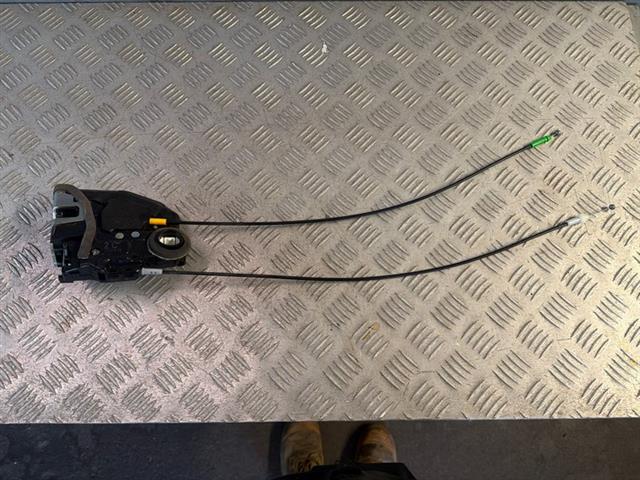 Lr Door Lock Mechanism