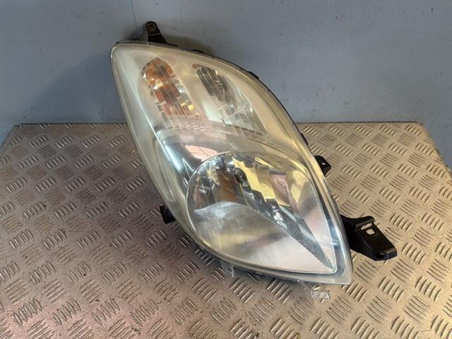 R Headlight (halogen)