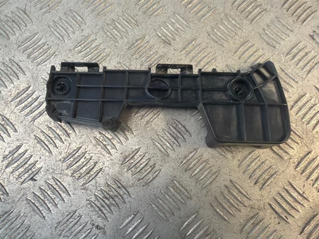 Lr Bumper Retainer