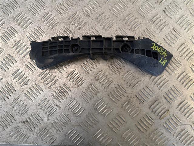Lr Bumper Retainer