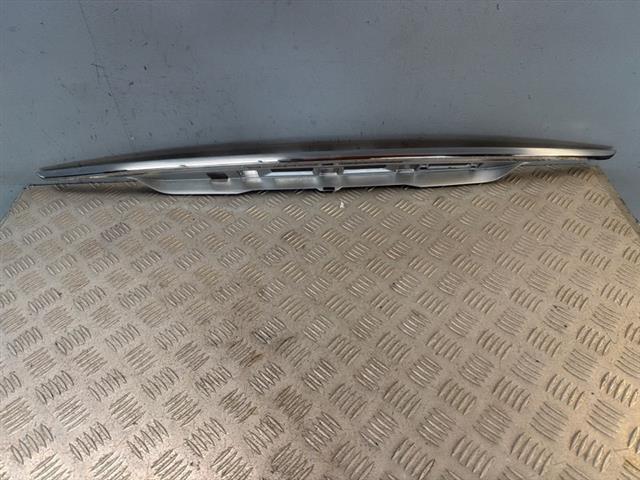 Boot Lid Centre Garnish