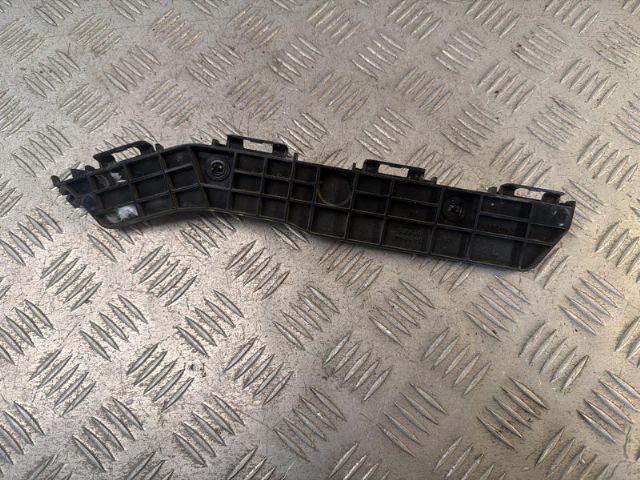 Lr Bumper Retainer
