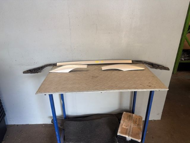 Rh Roof Rail