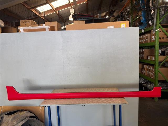 R Side Skirt