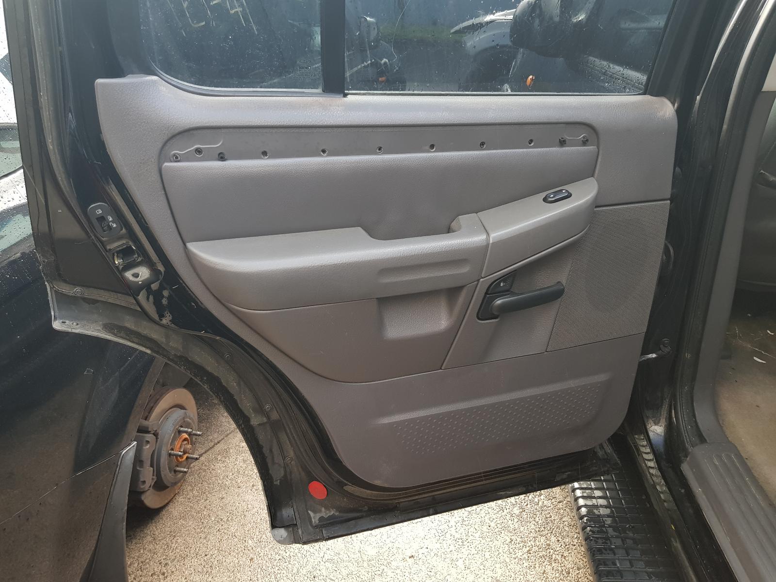 Ford Explorer - UT 2001-2005