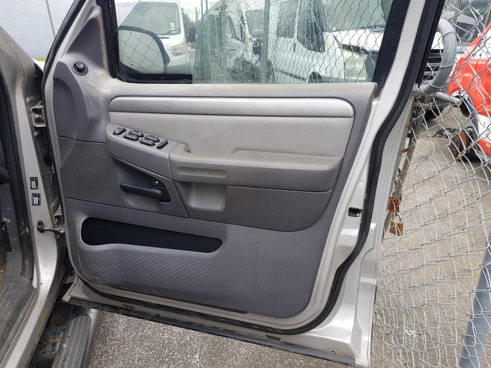 Ford Explorer - UT 2001-2005