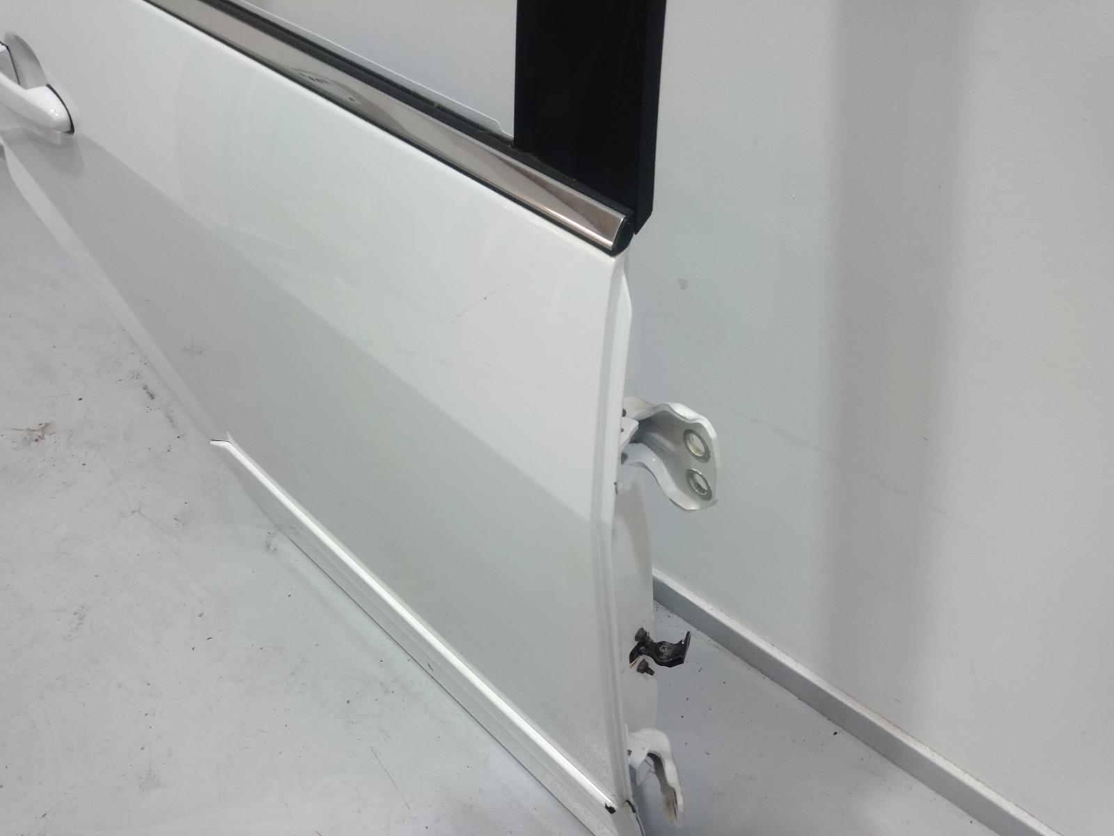 Right_Rear_Door_Sliding