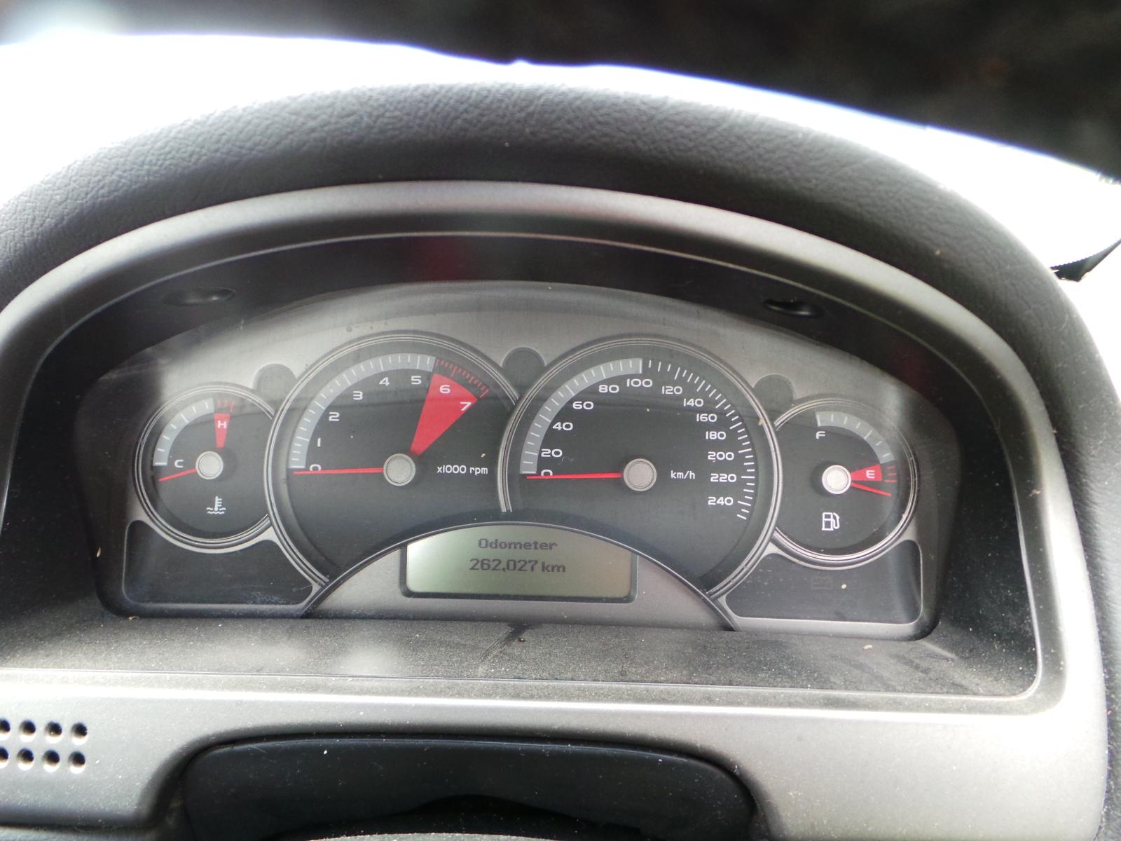 Holden Crewman - VZ  2004-2007