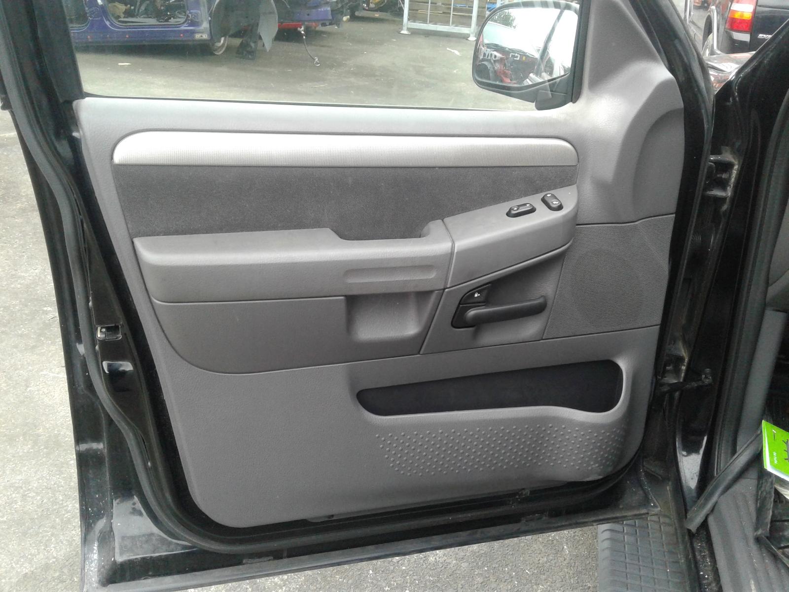 Ford Explorer - UT 2001-2005