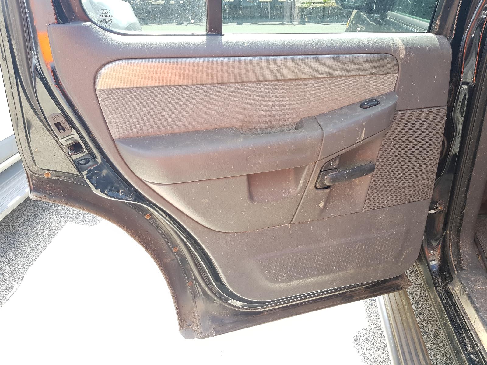 Ford Explorer - UT 2001-2005