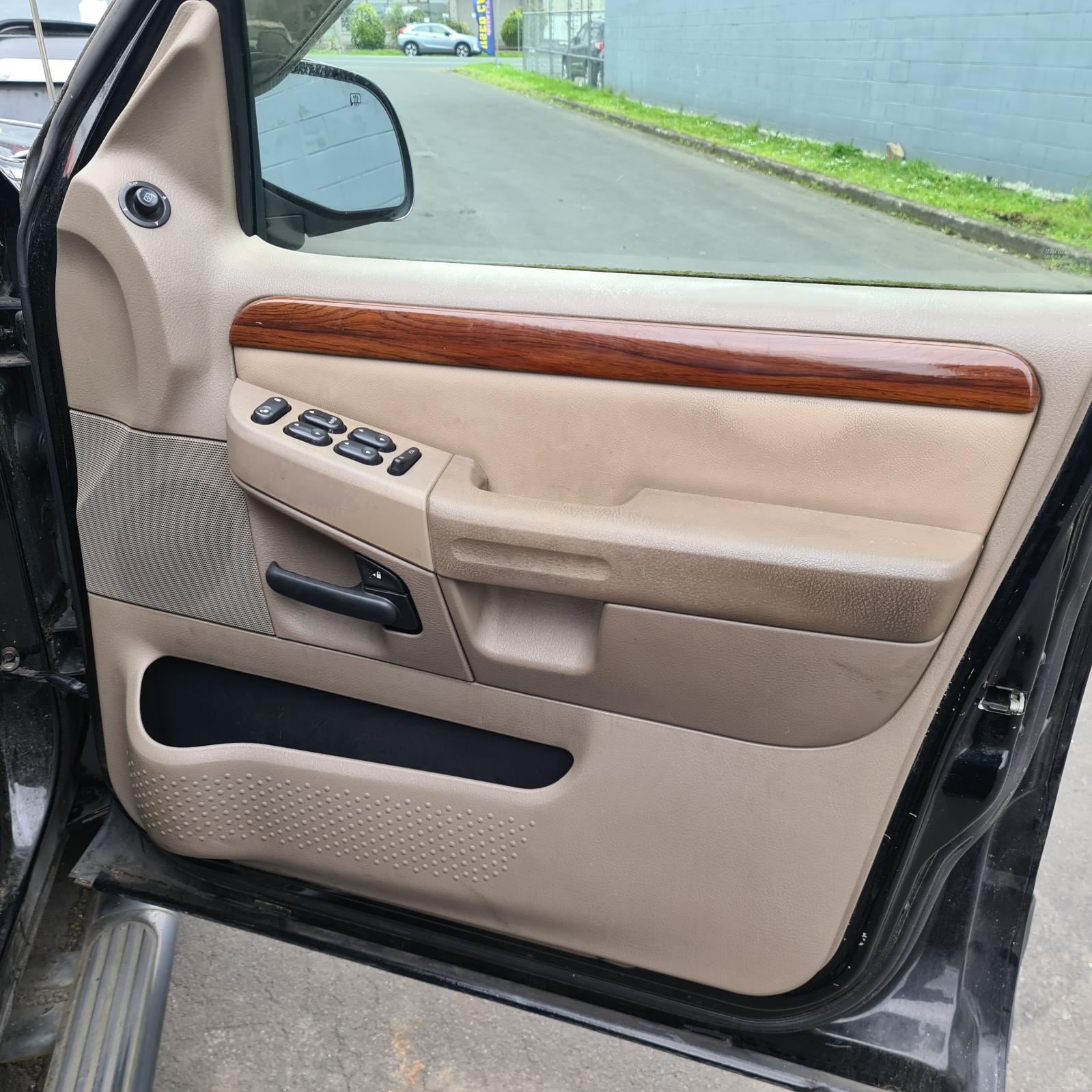 Ford Explorer - UT 2005-2007