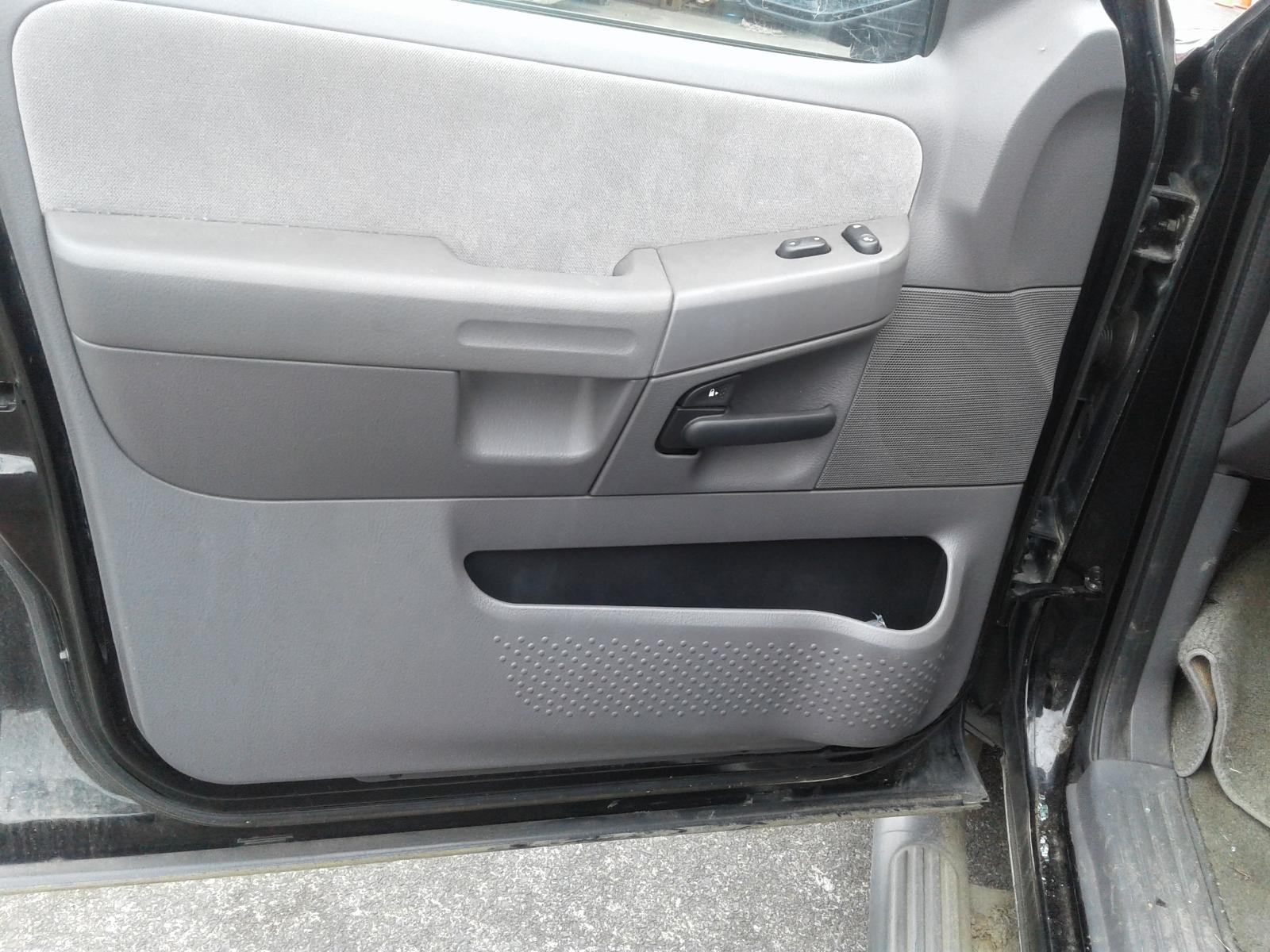 Ford Explorer - UT 2001-2005