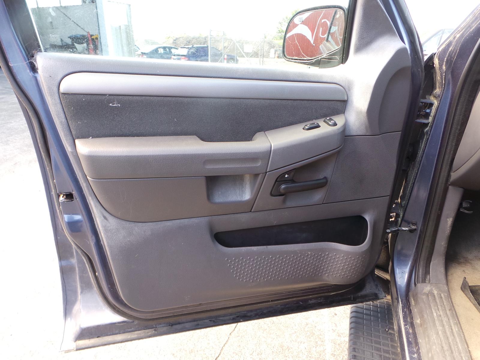 Ford Explorer - UT 2001-2005