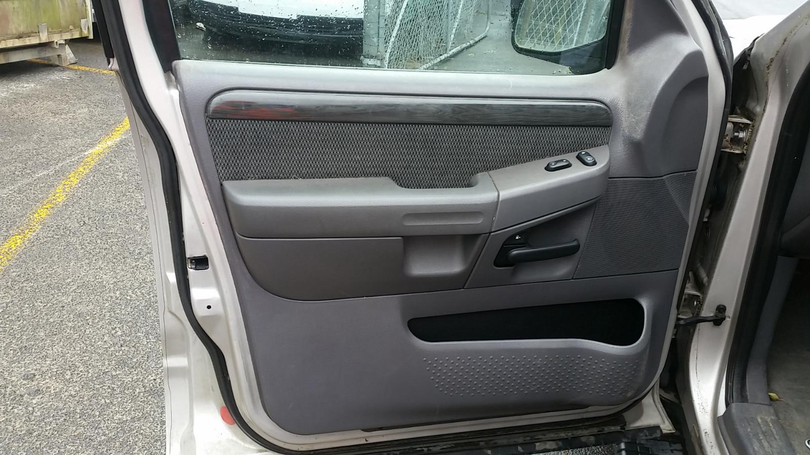 Ford Explorer - UT 2001-2005